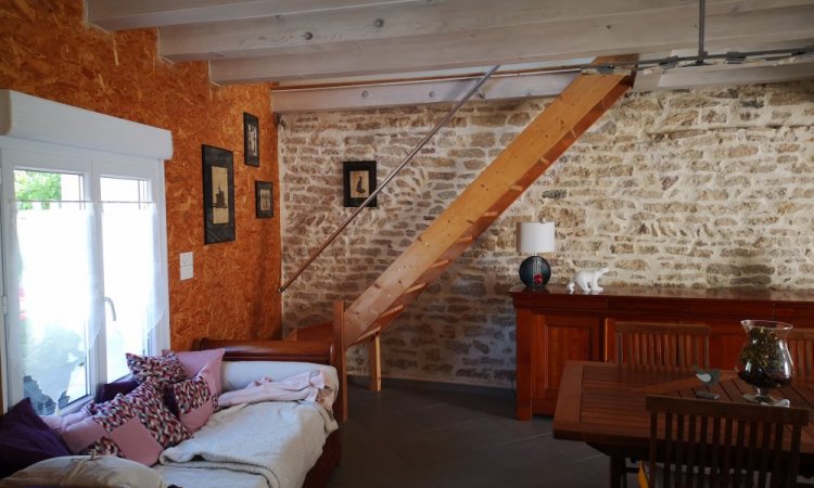 Pose et installation d'escalier en ferraille sur mesure dans une maison individuelle par menuiser vers Losne